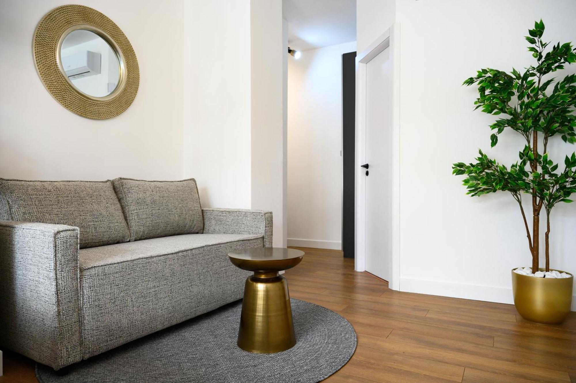 Urban Downtown Luxury Rooms And Suites Belgrade Exterior photo